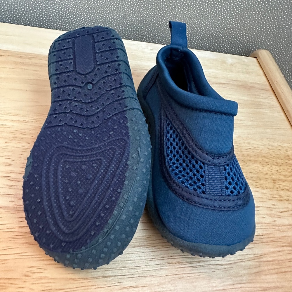 Green sprouts water shoes